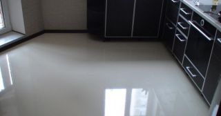 Наливной пол на кухне Городец, цена от 884 руб.